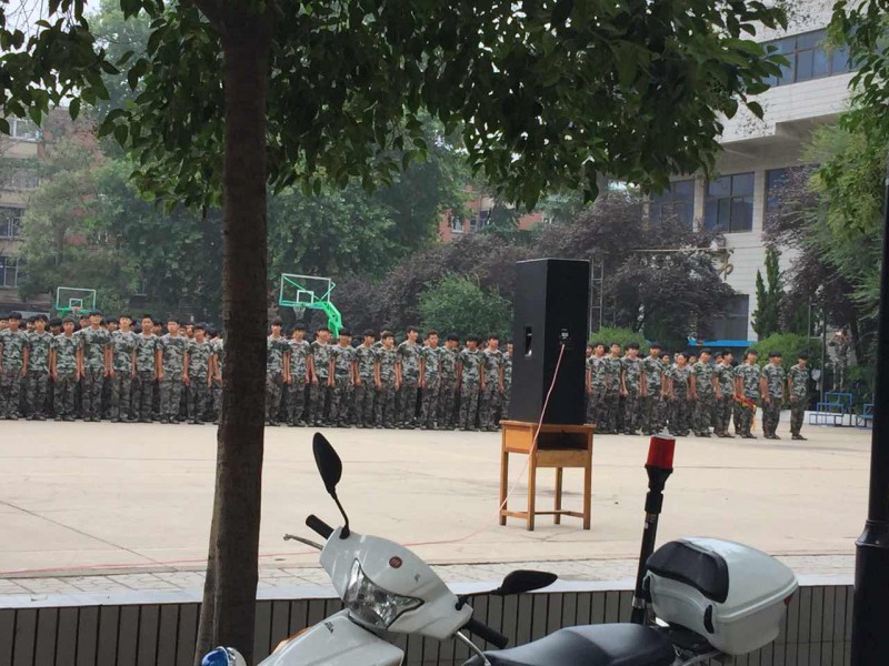 郑州工业贸易学校新生军训